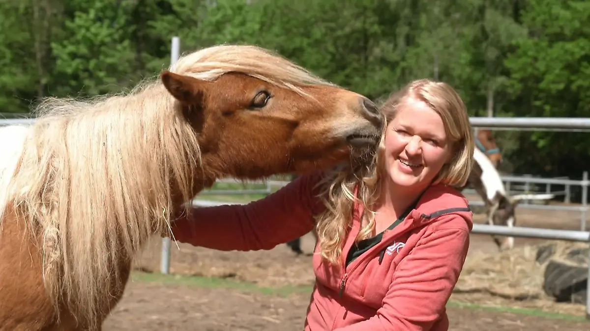 Pferdewirtin Insa sucht „einen großen, starken Cowboy“ „Bauer sucht Frau“-Kandidatin