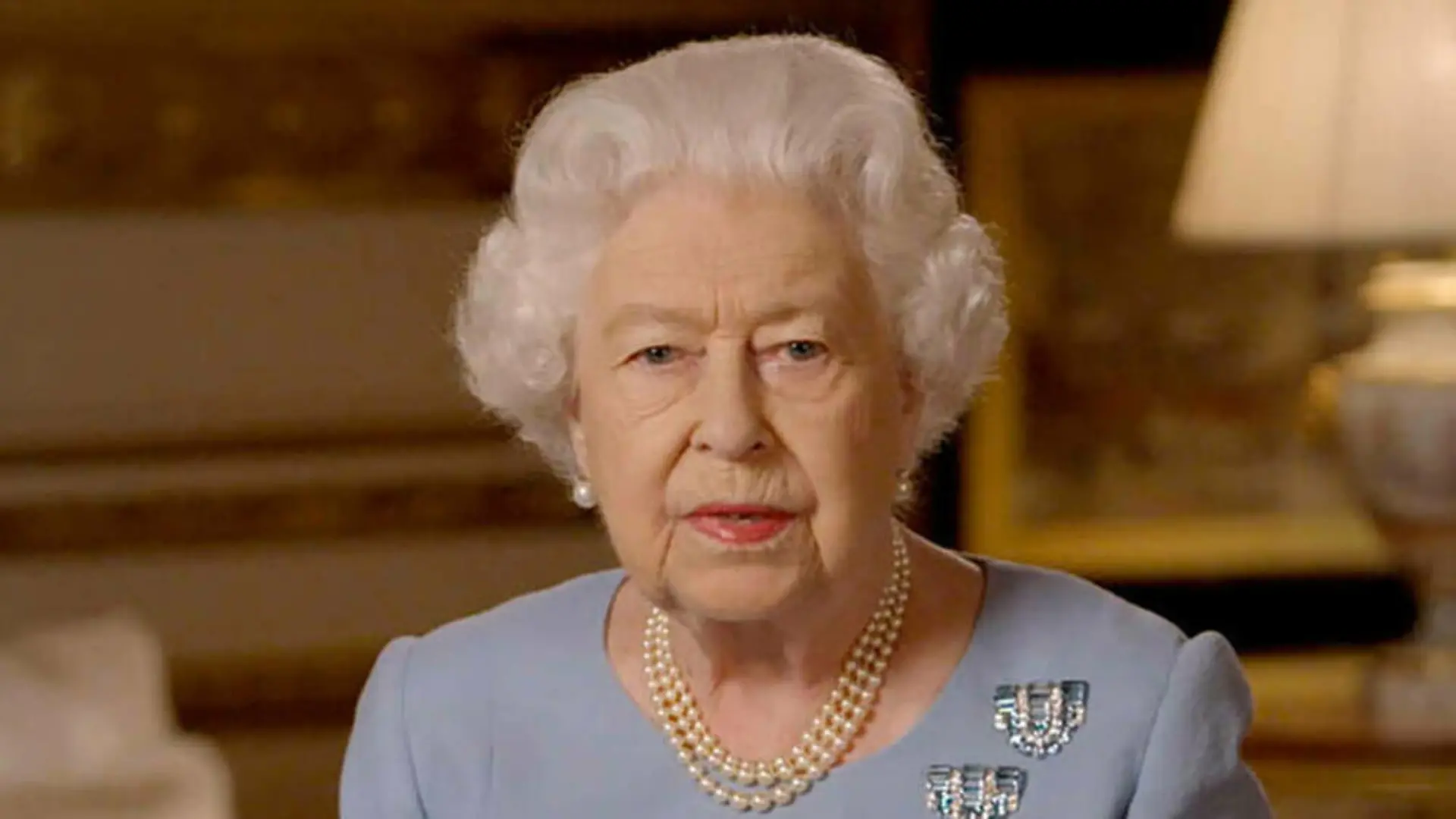 Queen Elizabeth II. frisiert ihr Haar selbst