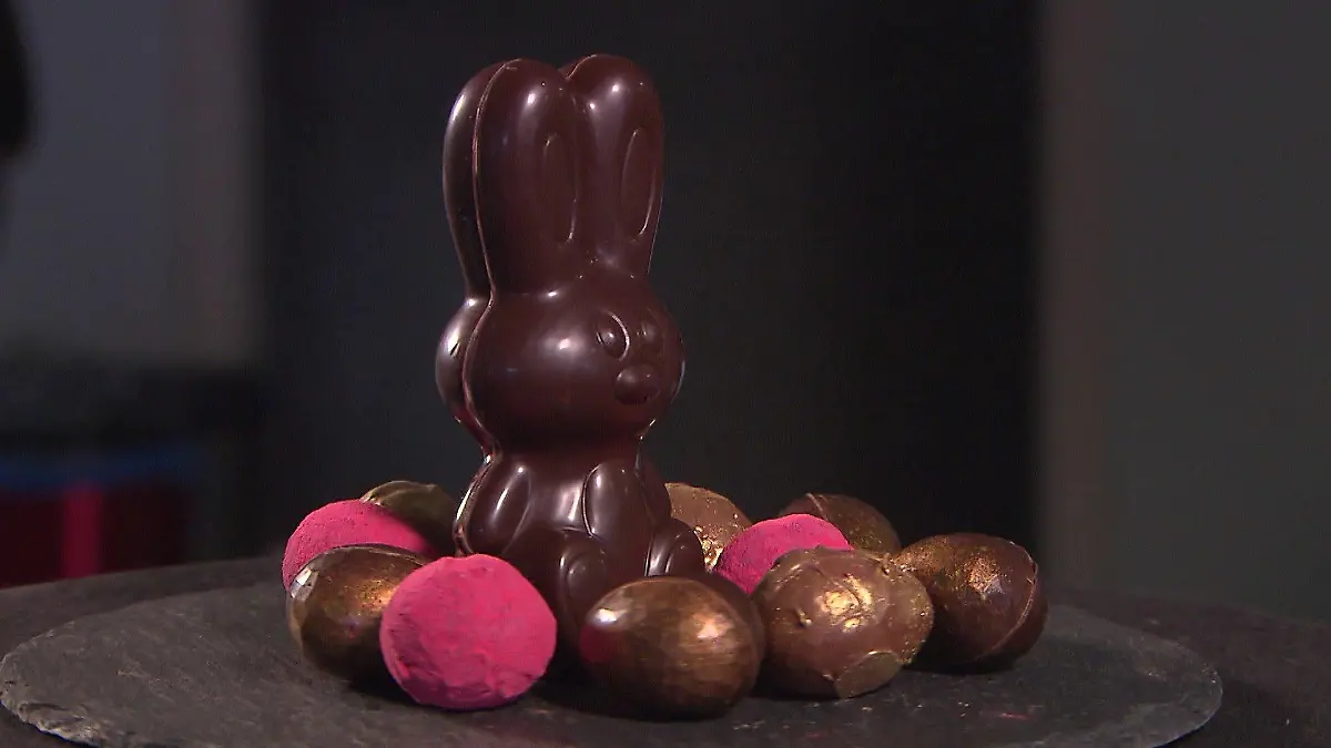 Die sogenannten Pralinen-Hohlkörper gibt von weißer bis dunkler Schokolade Online zu kaufen.