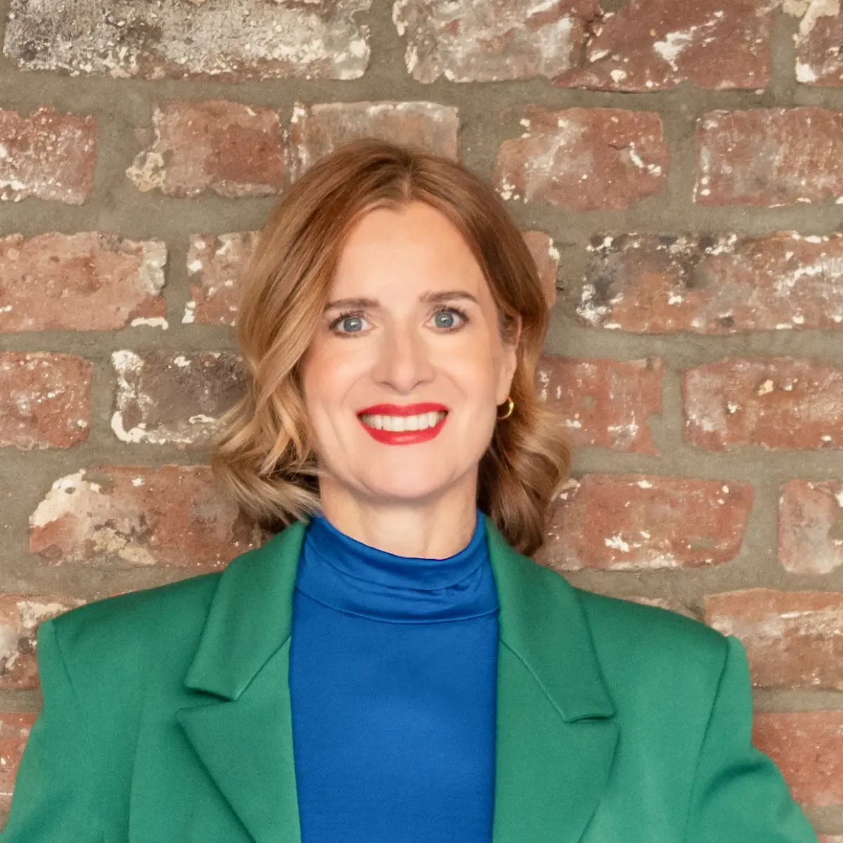 Foto Maren vor Mauer.jpg Foto Maren vor Mauer.jpg