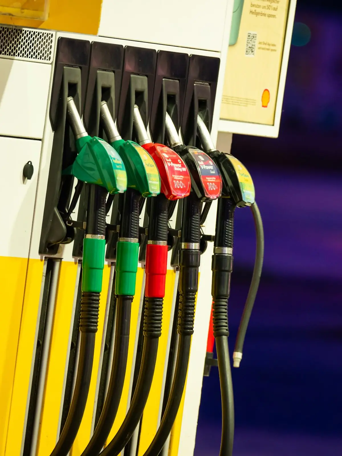 Es gibt immer so viel Auswahl an einer Tankstelle, doch günstig ist es trotzdem selten. (Symbolbild)