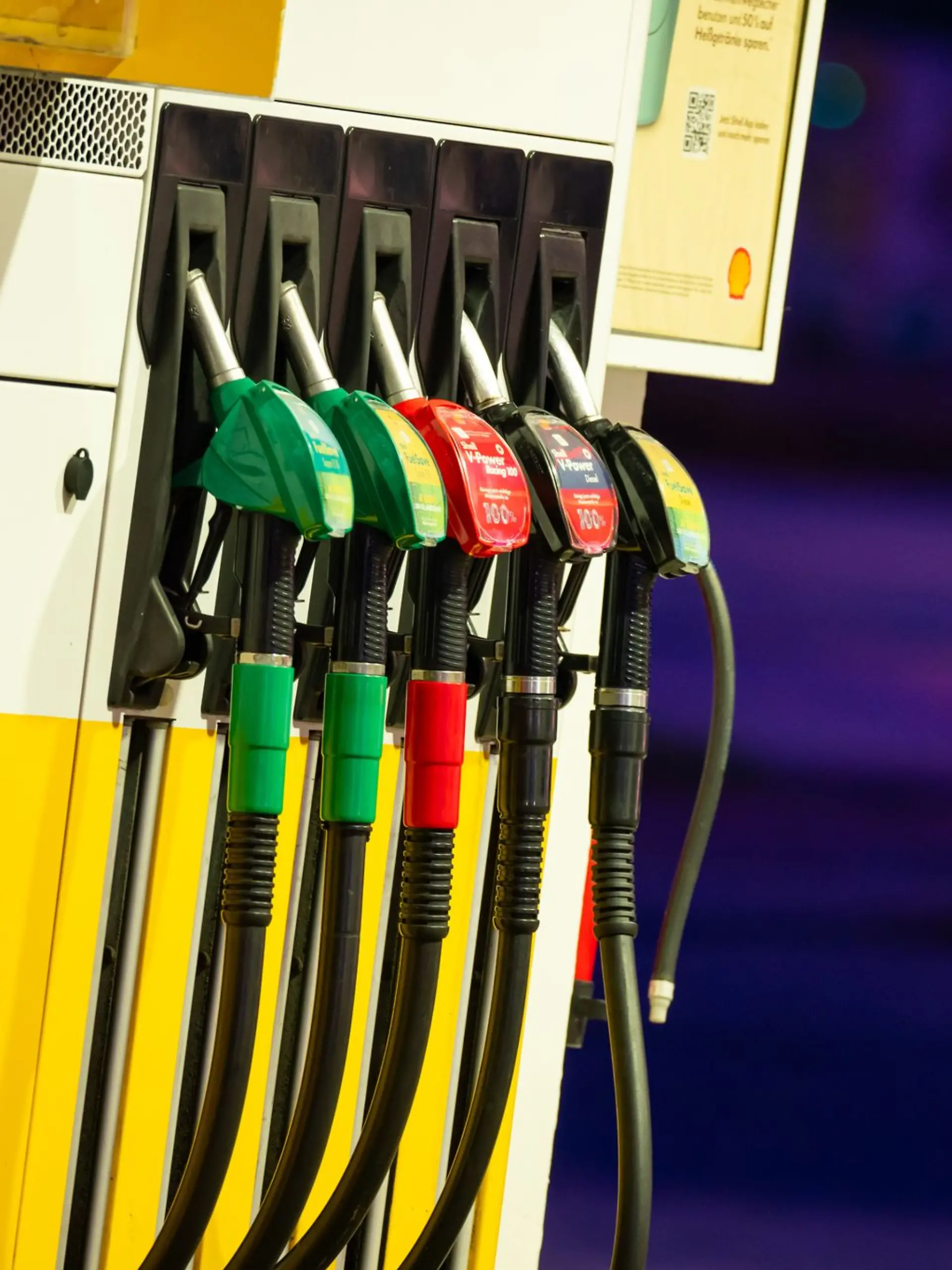 Es gibt immer so viel Auswahl an einer Tankstelle, doch günstig ist es trotzdem selten. (Symbolbild)