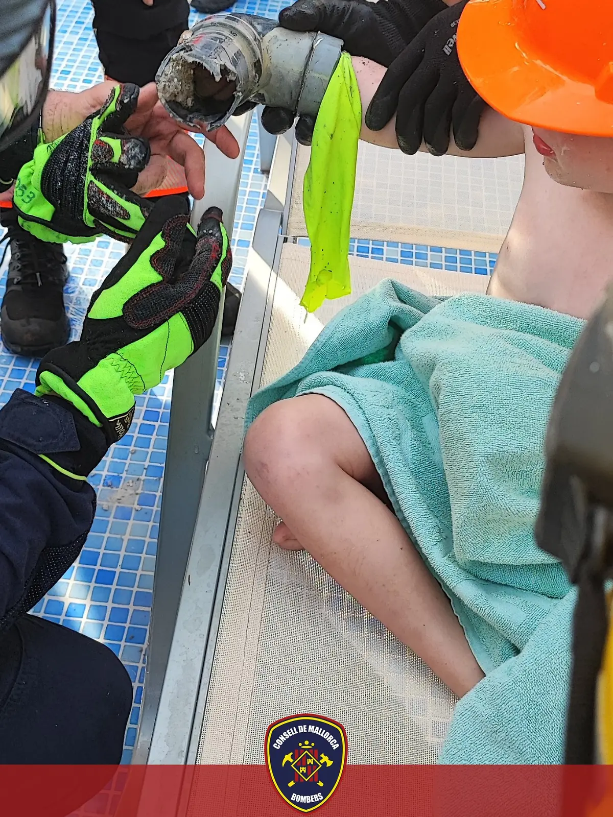 Mallorca: Arm in Hotelpool angesaugt