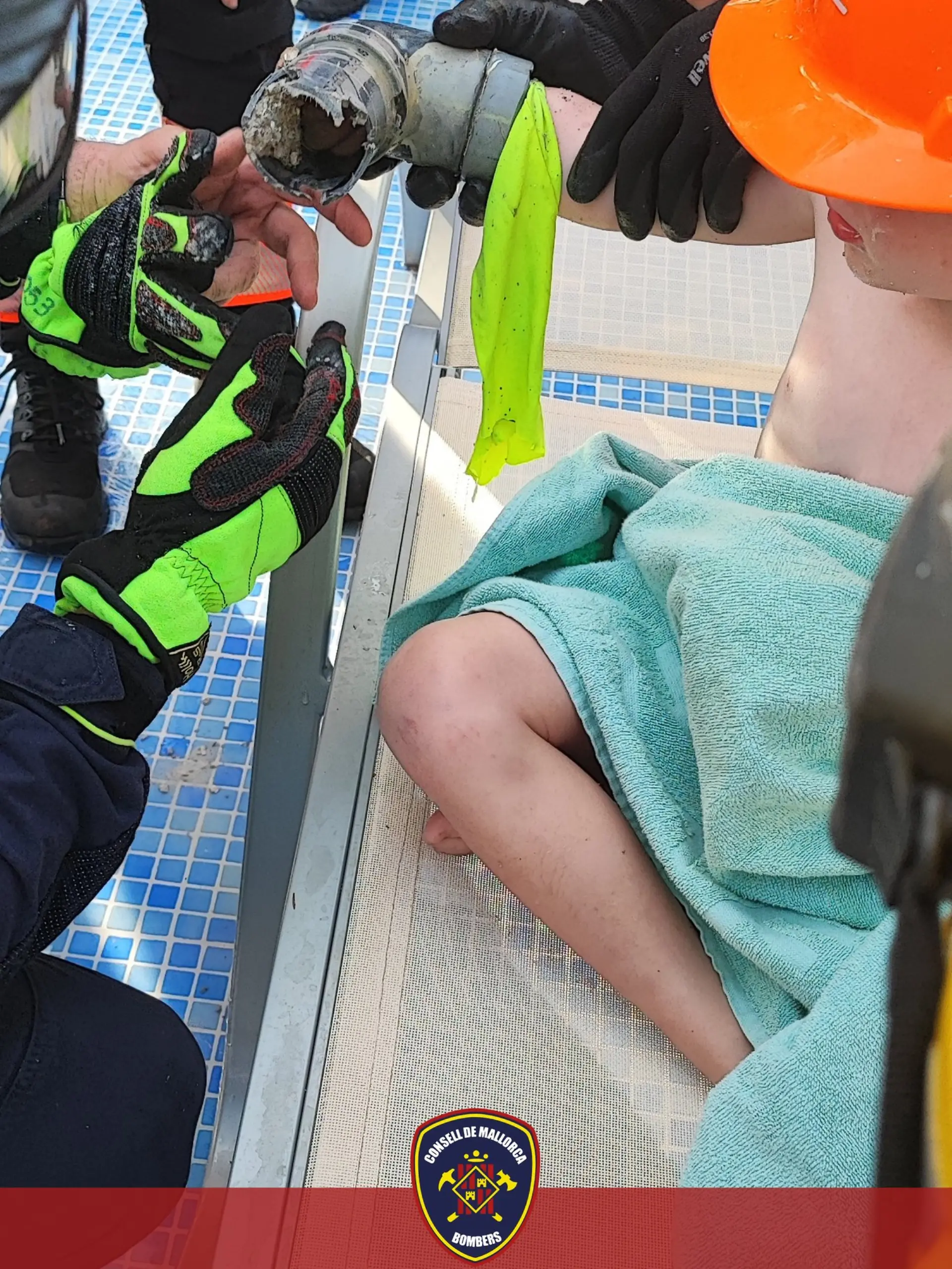 Mallorca: Arm in Hotelpool angesaugt