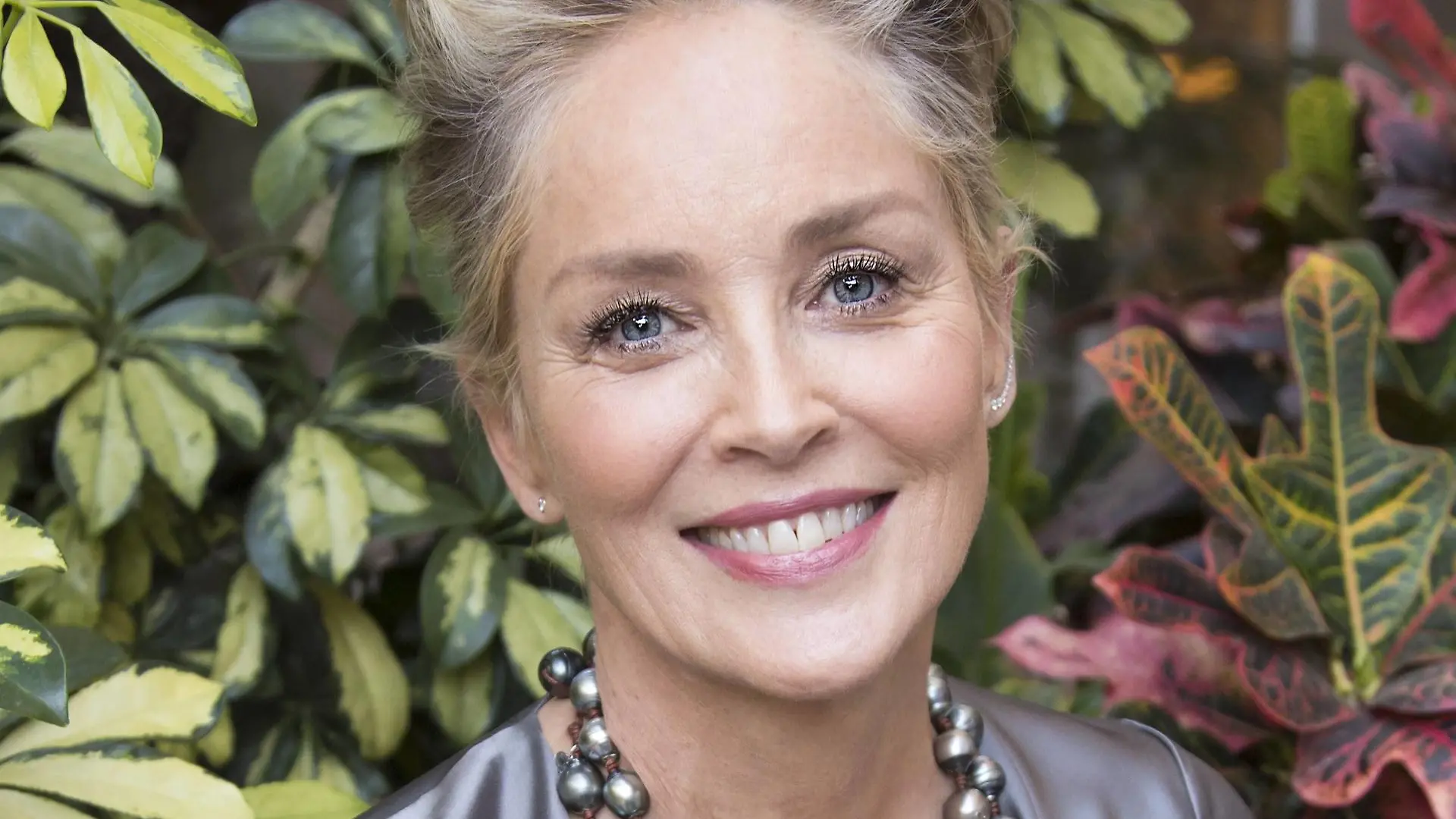  December 12, 2017 - Hollywood, California, U.S. - American Actress SHARON STONE promotes the movie Mosaic in Hollywood. Hollywood U.S. PUBLICATIONxINxGERxSUIxAUTxONLY - ZUMAg203 20171212zapg203005 Copyright: xArmandoxGallox