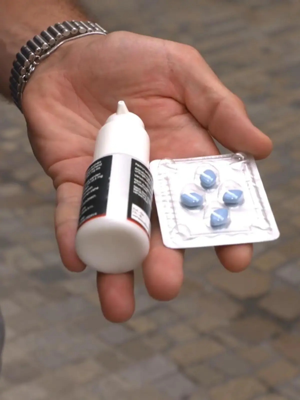 Bild zu: "Wirkt viel schneller – Viagra kommt als Mundspray"
