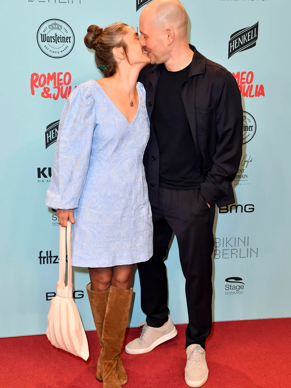 Oliver Petszokat mit Ehefrau Pauline Schubert bei der Premiere des Musicals 'Romeo & Julia - Liebe ist alles' im Stage Theater des Westens. Berlin, 19.03.2023