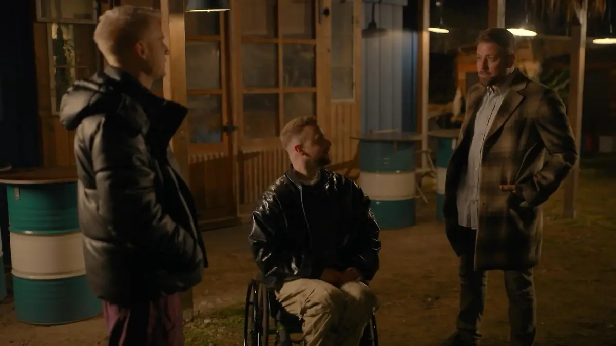 John hat schlechte Neuigkeiten für Moritz und Jonas