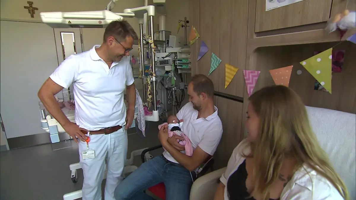 Auch für das Krankenhaus-Team ist die kleine Marie eine Herausforderung – die gemeistert wurde.