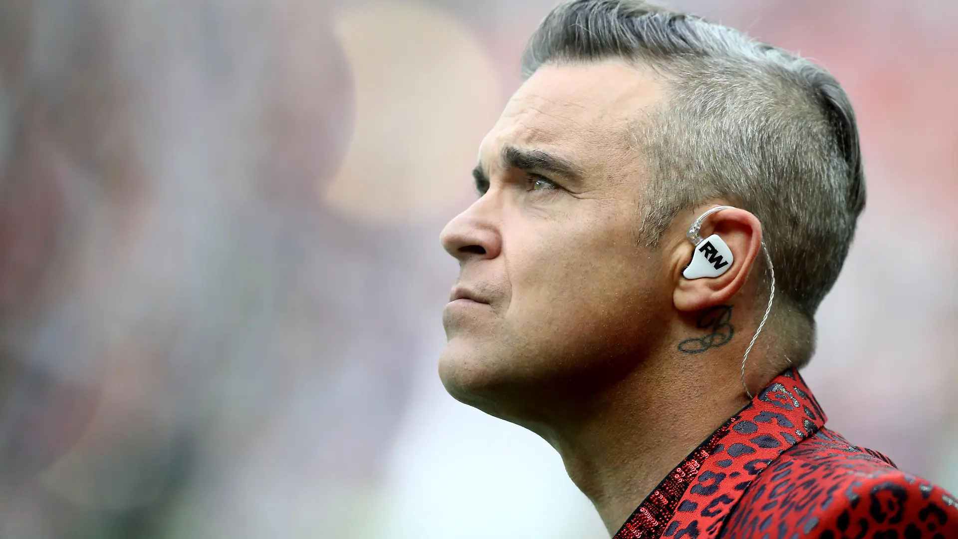 MOSCOW, RUSSIA - JUNE 14: British popstar Robbie Williams performs during the opening ceremony prior to the 2018 FIFA World Cup Russia Group A match between Russia and Saudi Arabia at Luzhniki Stadium on June 14, 2018 in Moscow, Russia. (Photo by Ryan Pierse/Getty Images)