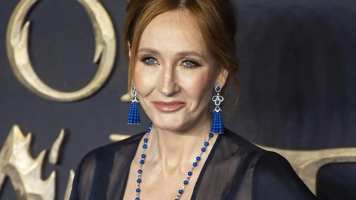 The UK Premiere of Fantastic Beasts: The Crimes Of Grindelwald London, UK. J.K. Rowling at The UK Premiere of Fantastic Beasts: The Crimes Of Grindelwald held at Vue West End, Leicester Square, London on Tuesday 13 November 2018 . LMK386-J2944-141118 PUBLICATIONxINxGERxSUIxAUTxONLY
