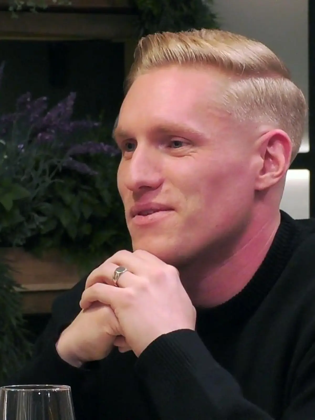 Bild zu: "Tina und Chris sind gleicher Meinung"