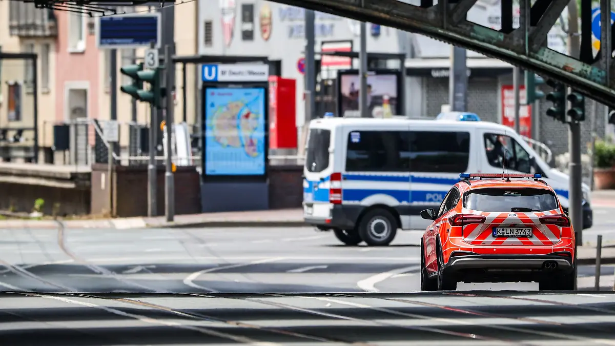 Normalen Autoverkehr gibt es in der Kölner City und im Stadtteil Deutz nicht mehr: Alles ist für eine Bombenentschärfung gesperrt.