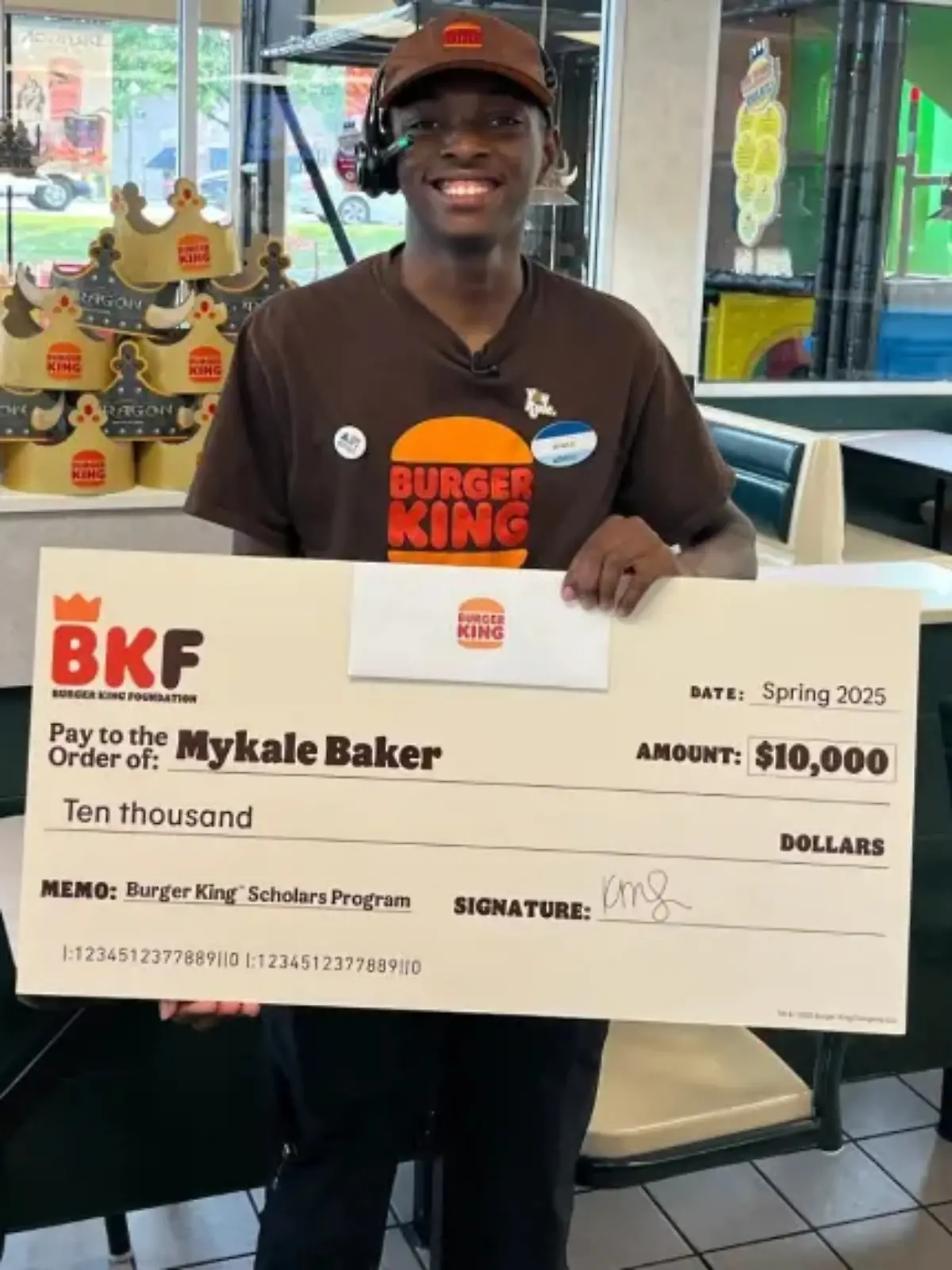 Mykale Baker bekommt 10.000 Dollar Stipendium von Burger King – als Dank für seinen Einsatz direkt nach der Zeugnisvergabe.