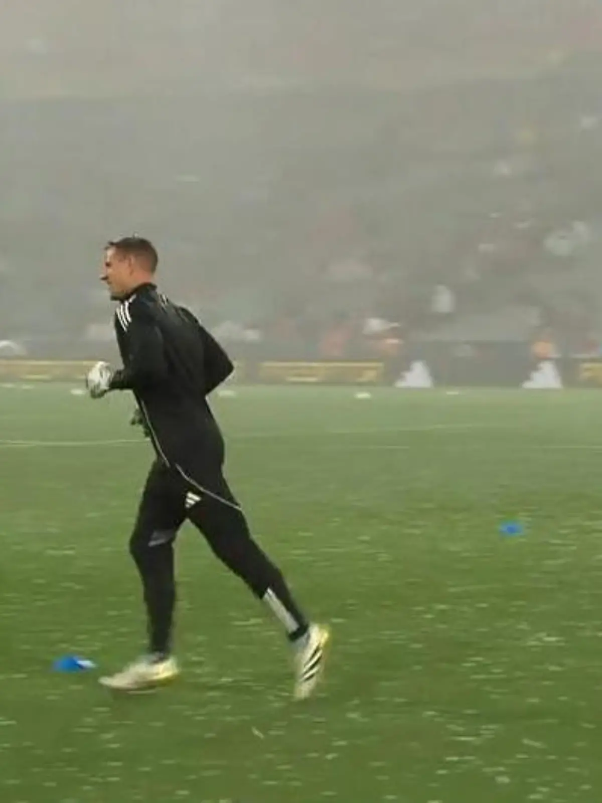 Bild zu: "Unwetter-Chaos vor Nations-League-Halbfinale"