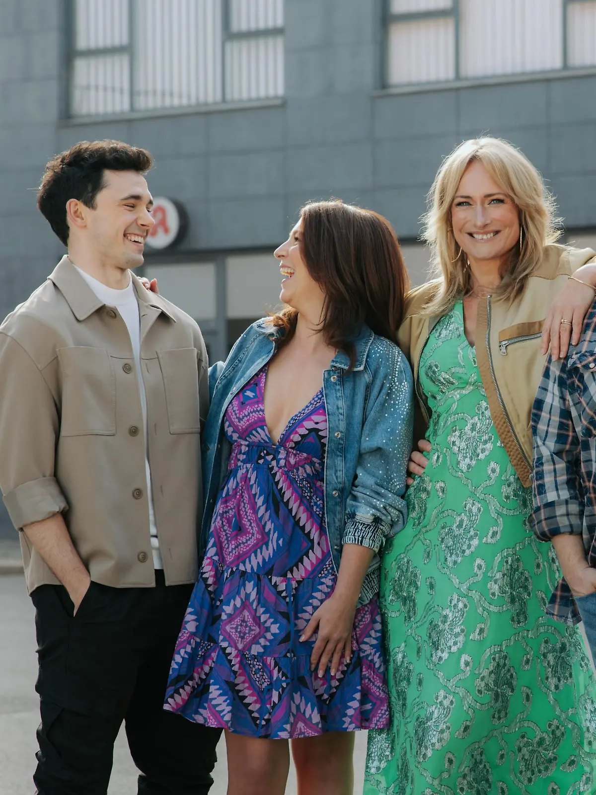 Marc Weinmann („Luis Ahrens”), Iris Mareike Steen („Lilly Seefeld”, M.) und Eva Mona Rodekirchen („Maren Seefeld”)