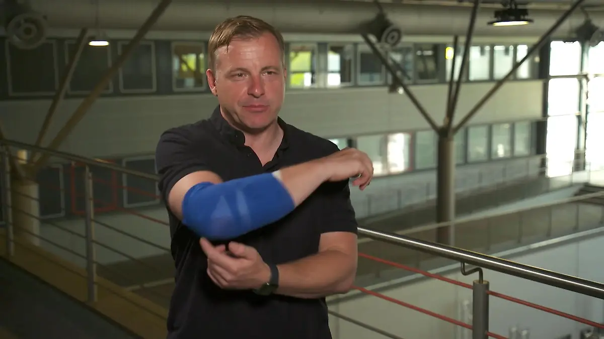 Martin Klempnow ist seit der 1. "Let's Dance"-Woche verletzt Haarriss im Arm nach Unfall bei den Proben