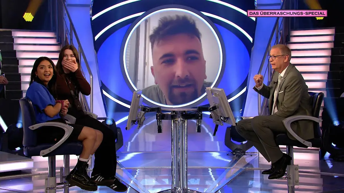 Im Büro zockt er sich bis zur Million, aber bei Jauch schluckt er schon bei Frage eins „Wer wird Millionär?”-Überraschung am Arbeitsplatz