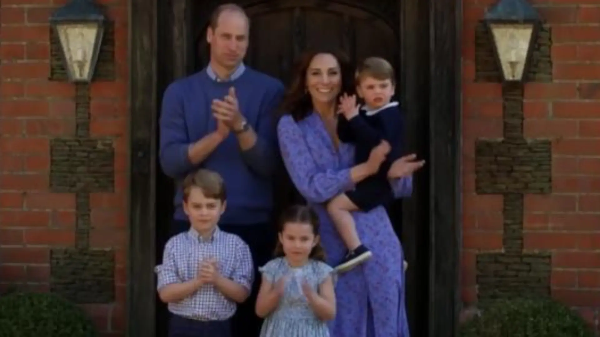 Prinz William und seine Familie klatschen für die Corona-Helfer.