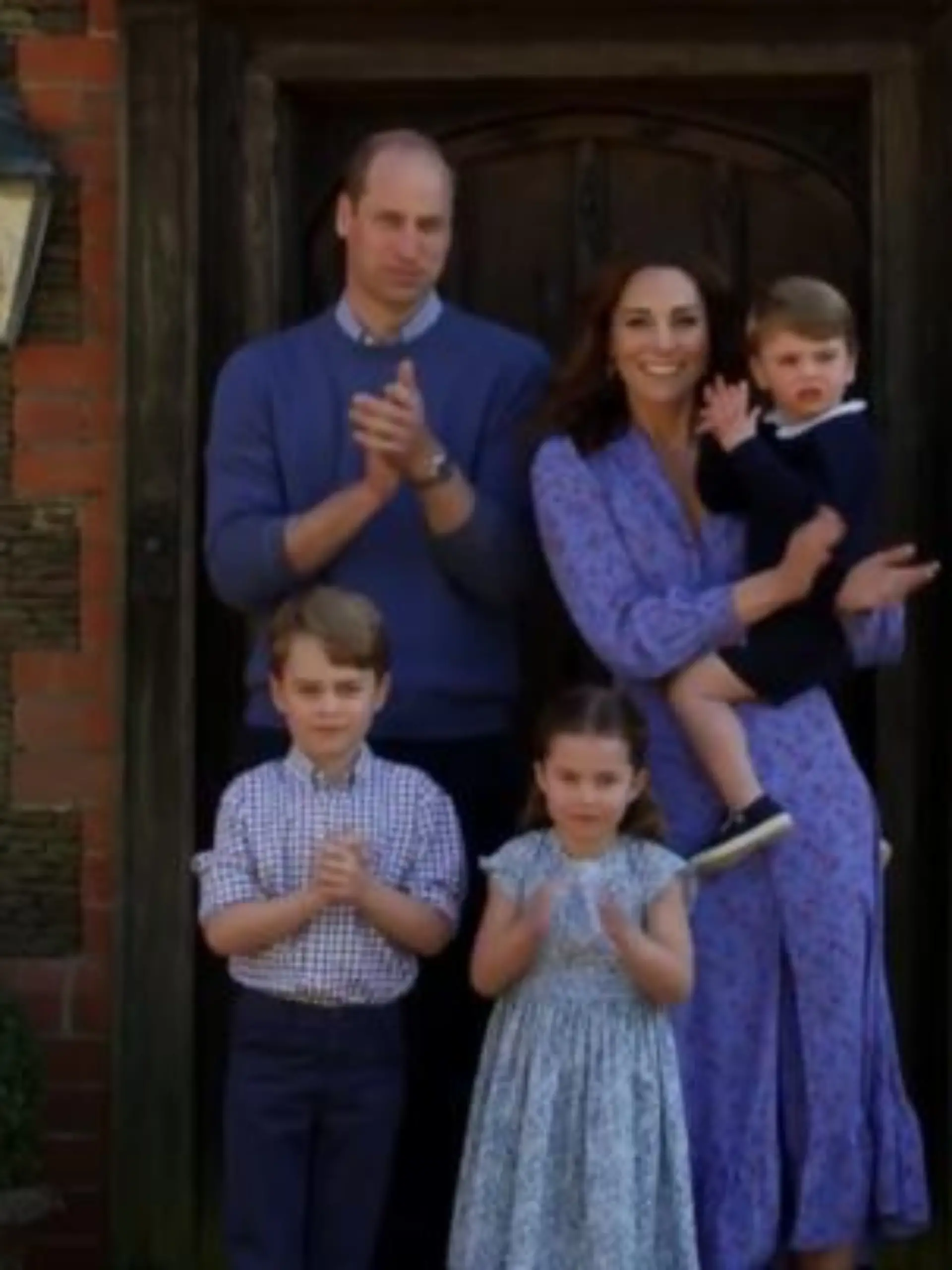 Prinz William und seine Familie klatschen für die Corona-Helfer.