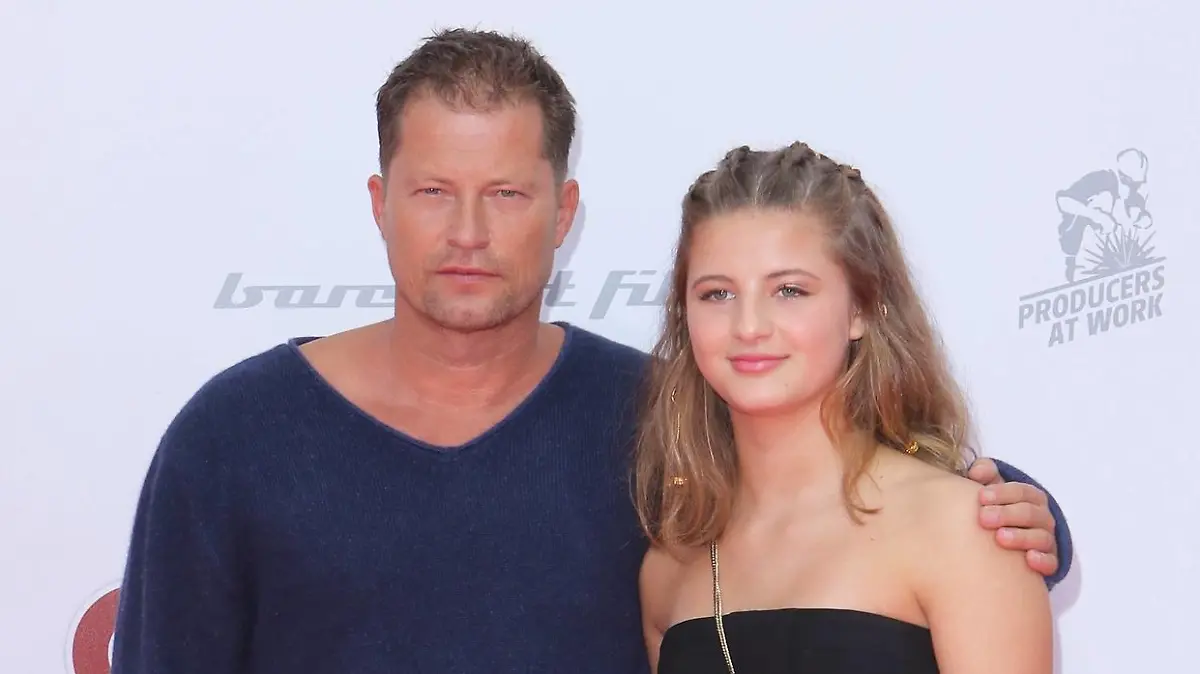 Til Schweiger und Tochter Emma bei der Filmpremiere - Conni & Co 2 - Das Geheimnis des T-Rex - im SonyCenter, Potsdamer Platz, Berlin Copyright imago stock&people GmbH/Tinkeres Datum: 09.04.2017 Filmpremiere - Conni & Co 2 -
Til Schweiger and Daughter Emma at the Film premiere Conni & Co 2 the Secret the T Rex in Sony Center Potsdam square Berlin Copyright Imago GmbH Date 09 04 2017 Film premiere Conni & Co 2