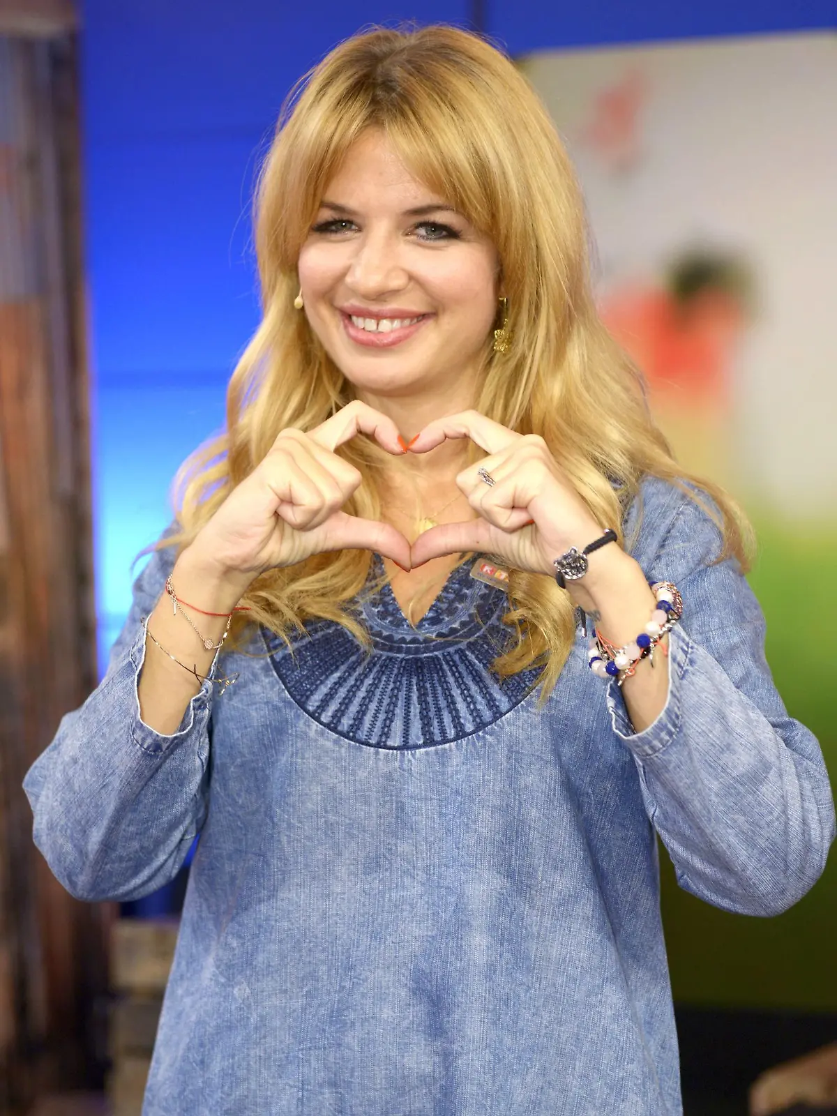 Susan Sideropoulos beim 21. RTL-Spendenmarathon im Studio 3 des MP Medienparks NRW in Köln-Hürth. Köln, 25.11.2016 Foto:xP.xMertensx/xFuturexImage

Susan Sideropoulos the 21 RTL Donations marathon in Studio 3 the MP Media Park NRW in Cologne Hürth Cologne 25 11 2016 Photo XP xMertensx xFuturexImage  