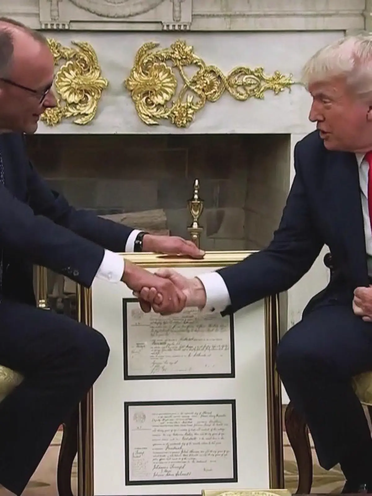 Bild zu: "Merz bringt Donald Trump Opa Friedrichs Geburtsurkunde mit"