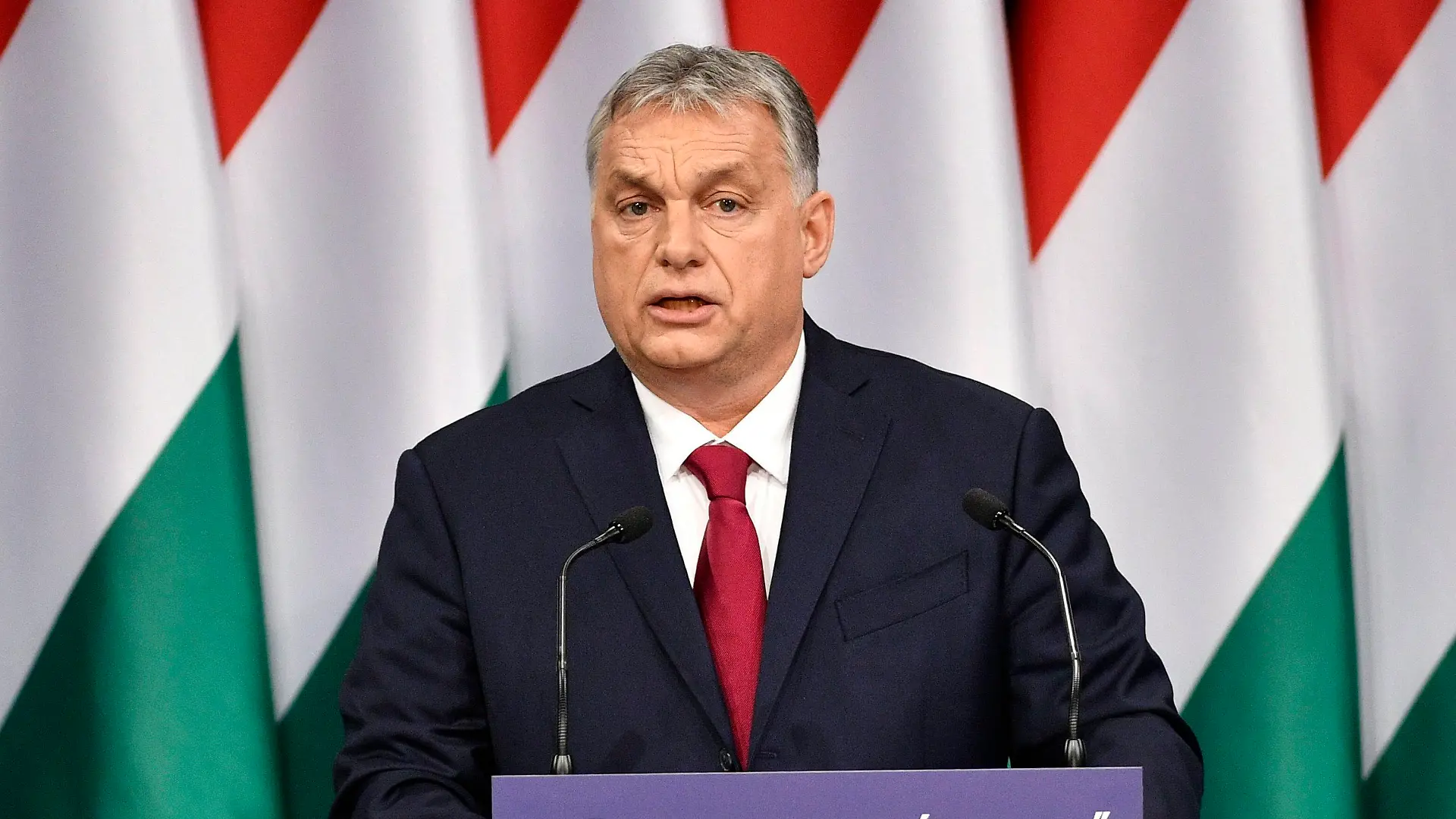 ARCHIV - 16.02.2020, Ungarn, Budapest: Viktor Orban, Ministerpräsident von Ungarn, hält seine jährliche Rede zur Lage der Nation im Konferenzsaal des Burggarten-Basars. Der Europäische Gerichtshof urteilt an diesem Donnerstag (9.30 Uhr) darüber, ob Asylbewerber dauerhaft in dem ungarischen Container-Lager Röszke untergebracht werden dürfen. Dabei geht es um die Frage, ob die Bedingungen in dem Lager einer Inhaftierung gleichen und somit gegen EU-Recht verstoßen. Foto: Zsolt Szigetvary/MTI/dpa +++ dpa-Bildfunk +++