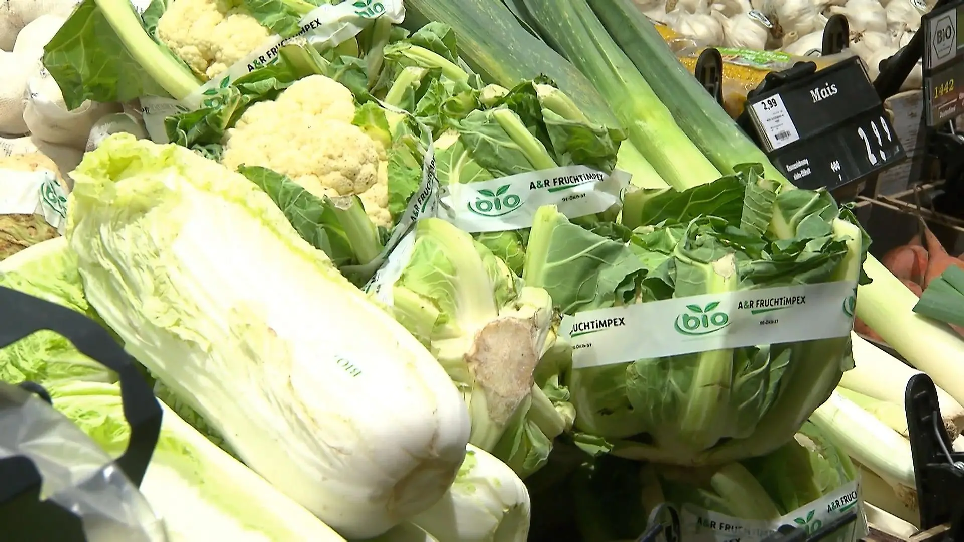 Achtung! Bei diesen Produkten müssen wir trotz Bio-Label aufpassen Pestizide in Obst und Gemüse