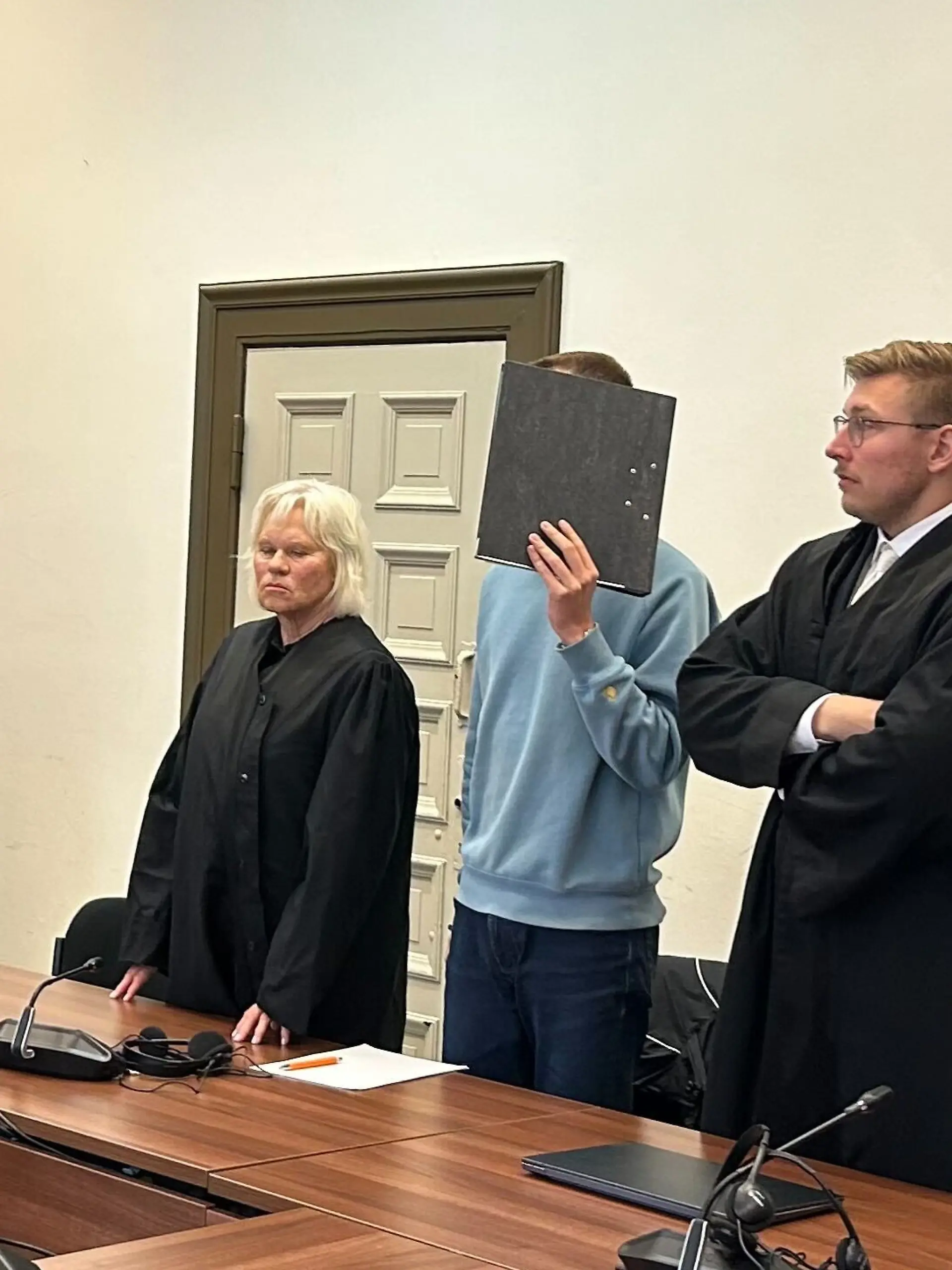 Bild zu: "Urteil gefallen! Hammer-Mörder aus Hamburg bekommt Jugendstrafe"