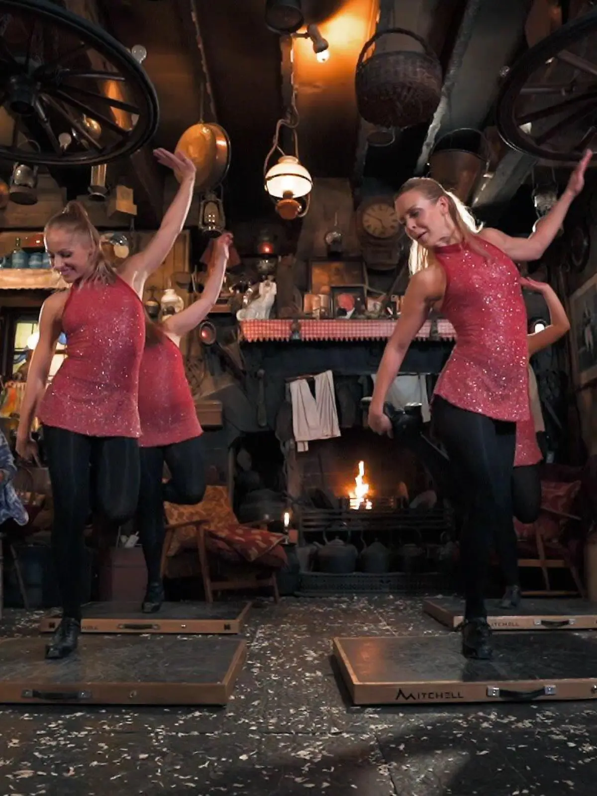 Marta Arndt und Isabel Edvardsson mussten bei "Llambis Tanzduell" im Stepptanz antreten.
