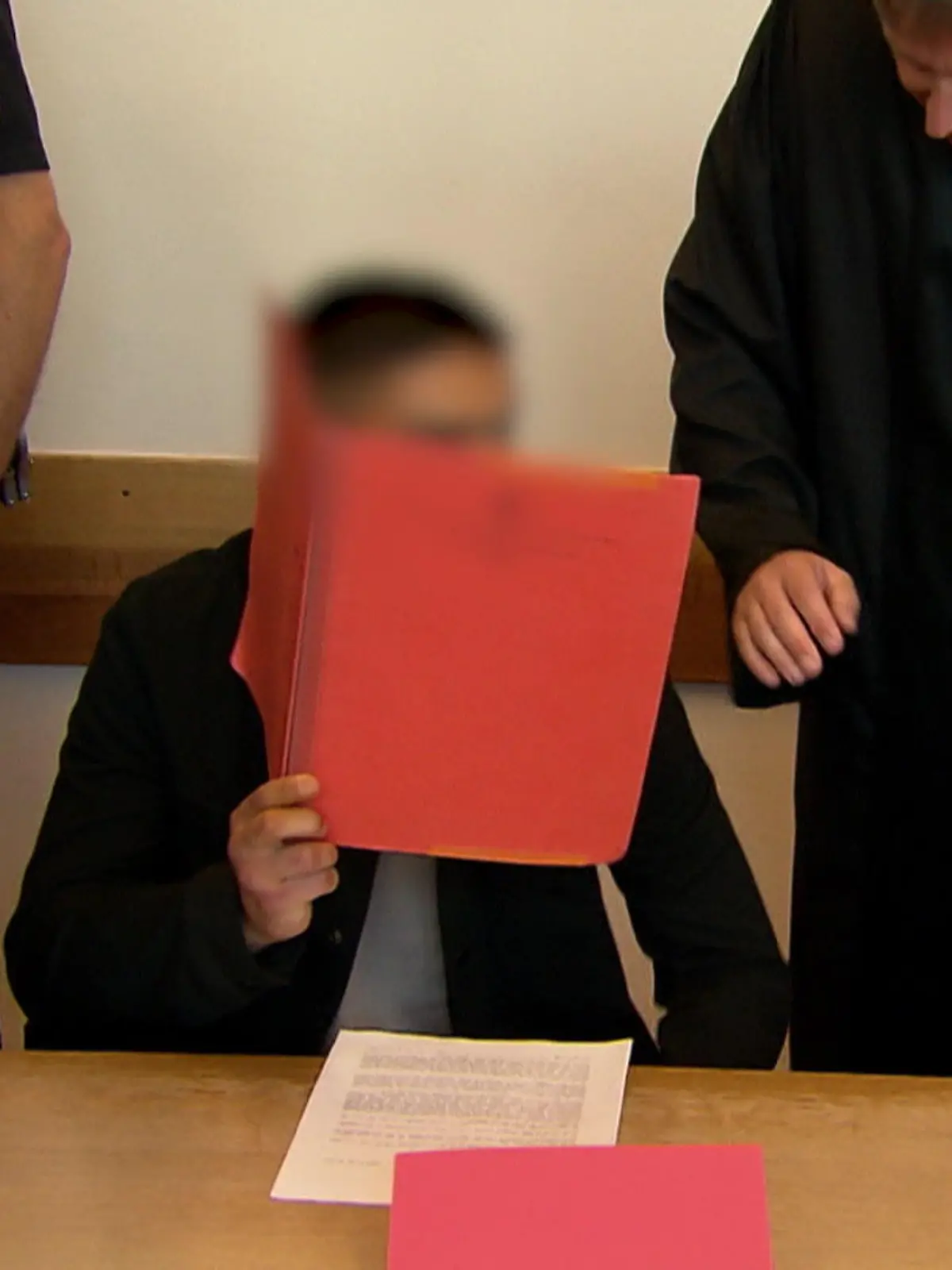 Bild zu: "Ins Gesicht geschossen – Prozessauftakt"