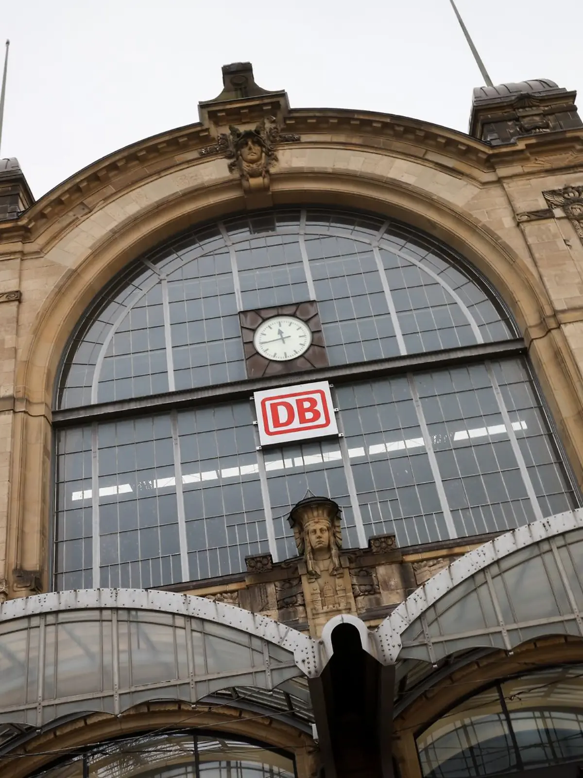 Bild zu: "Brutale Prügelattacke auf Eisenbahner an Hamburger Bahnhof"