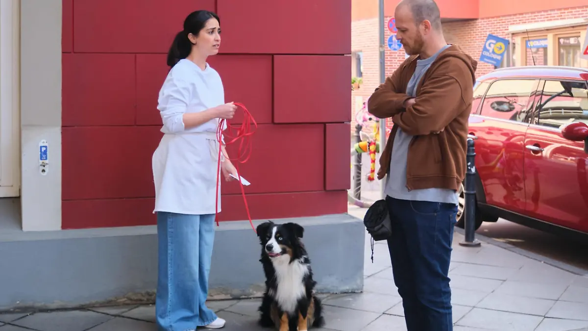 Esma (Özge Delioglan) ist erleichtert, als Tobias (Patrick Müller) Bandit noch eine Chance gibt.