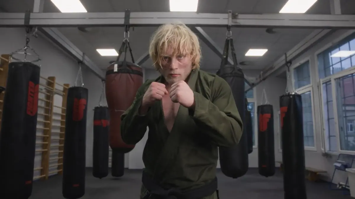 Der "Neandertaler" erobert die MMA-Welt Die Geschichte von Frederic Vosgröne