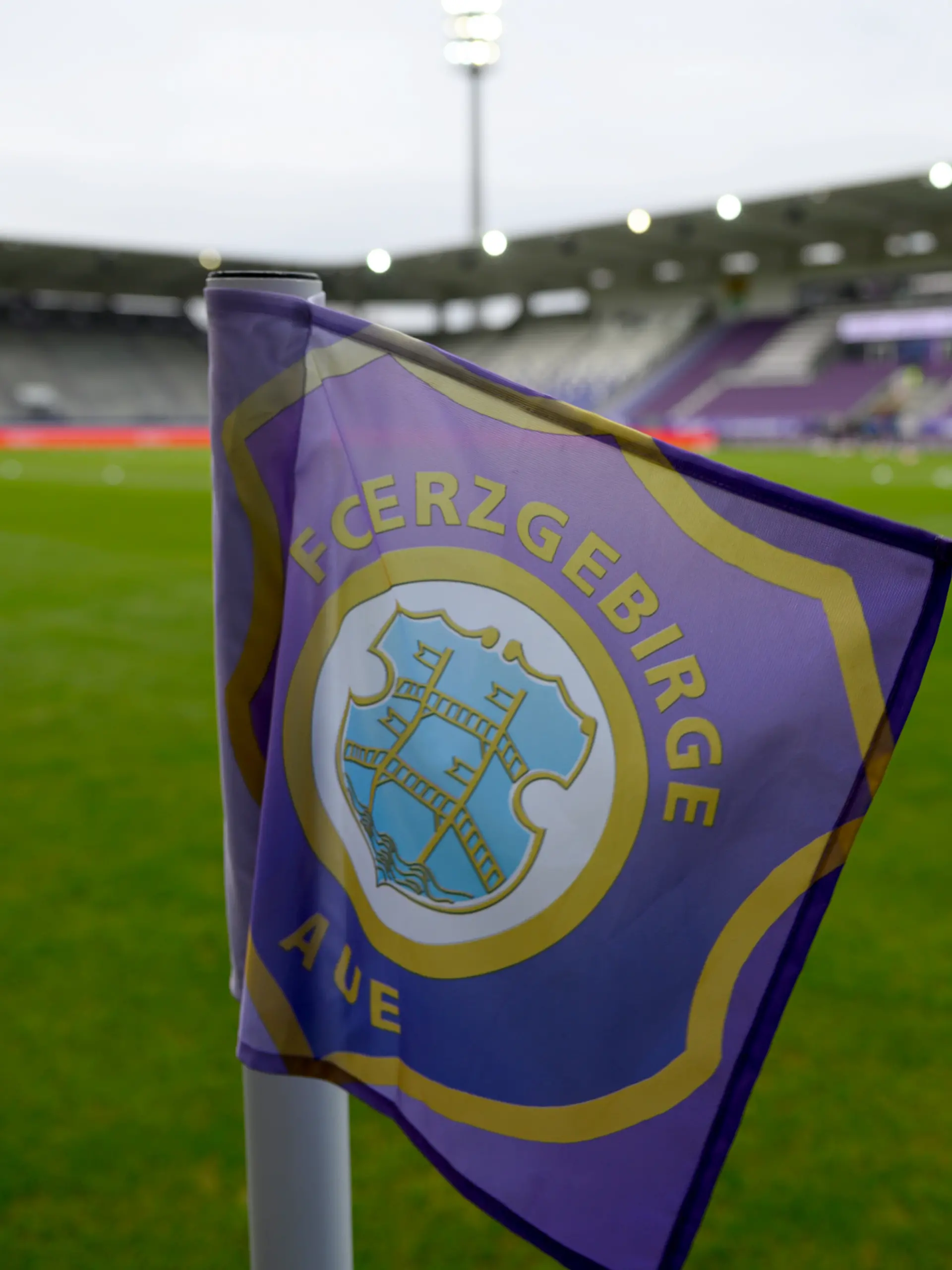 Bild zu: "Brutaler Prügel-Überfall bei Jugendspiel - vier Fans verletzt"