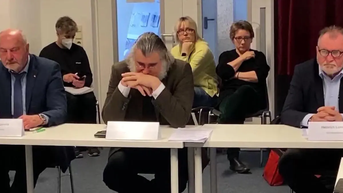 Lange Gesichter bei der AfD. Die Partei darf nach einem parteiinternen Streit über zwei eingereichte Kandidatenlisten nicht bei der Bürgerschaftswahl teilnehmen.
