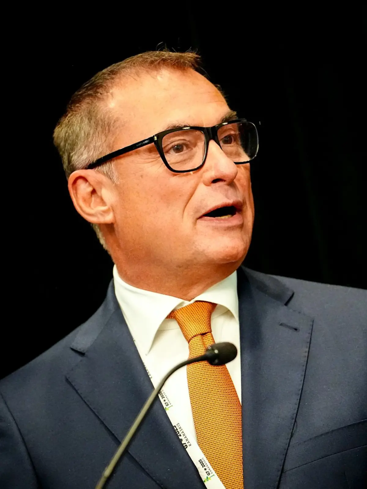 Bild zu: "Arbeitnehmer sollen später in Rente – wenn es nach IHM geht"