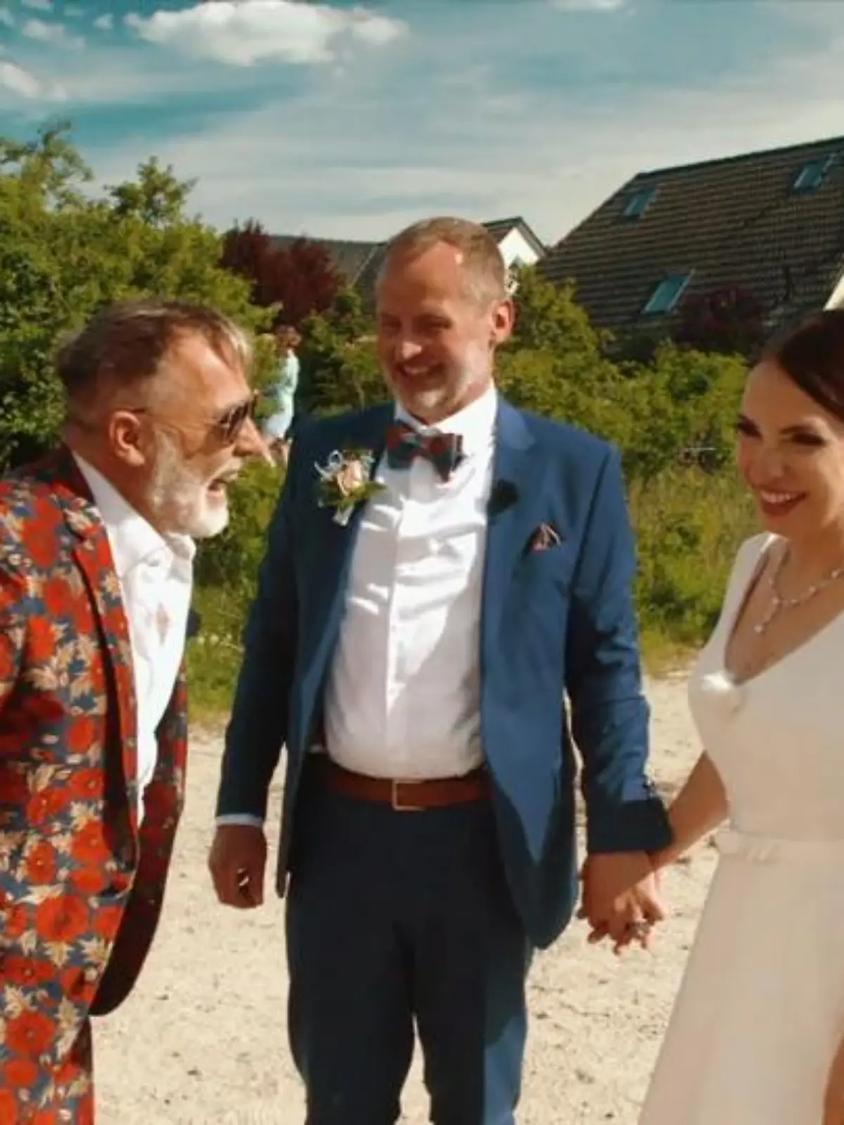 Sven und Silvia sind verzweifelt. Eigentlich wollten sie ihre Traumhochzeit 2020 ganz groß, im Kreise aller ihrer geliebten Menschen feiern. Doch dann kam Corona. Das Brautpaar verzweifelt immer mehr an den Hindernissen, die die Planung ihres großen Tages erschweren. Ein klarer Fall für Froonck! Der berühmteste Hochzeitsplaner Deutschlands nimmt sich der Sache an - und macht Silvias und Svens Trauung zu einem unvergesslichen Erlebnis.