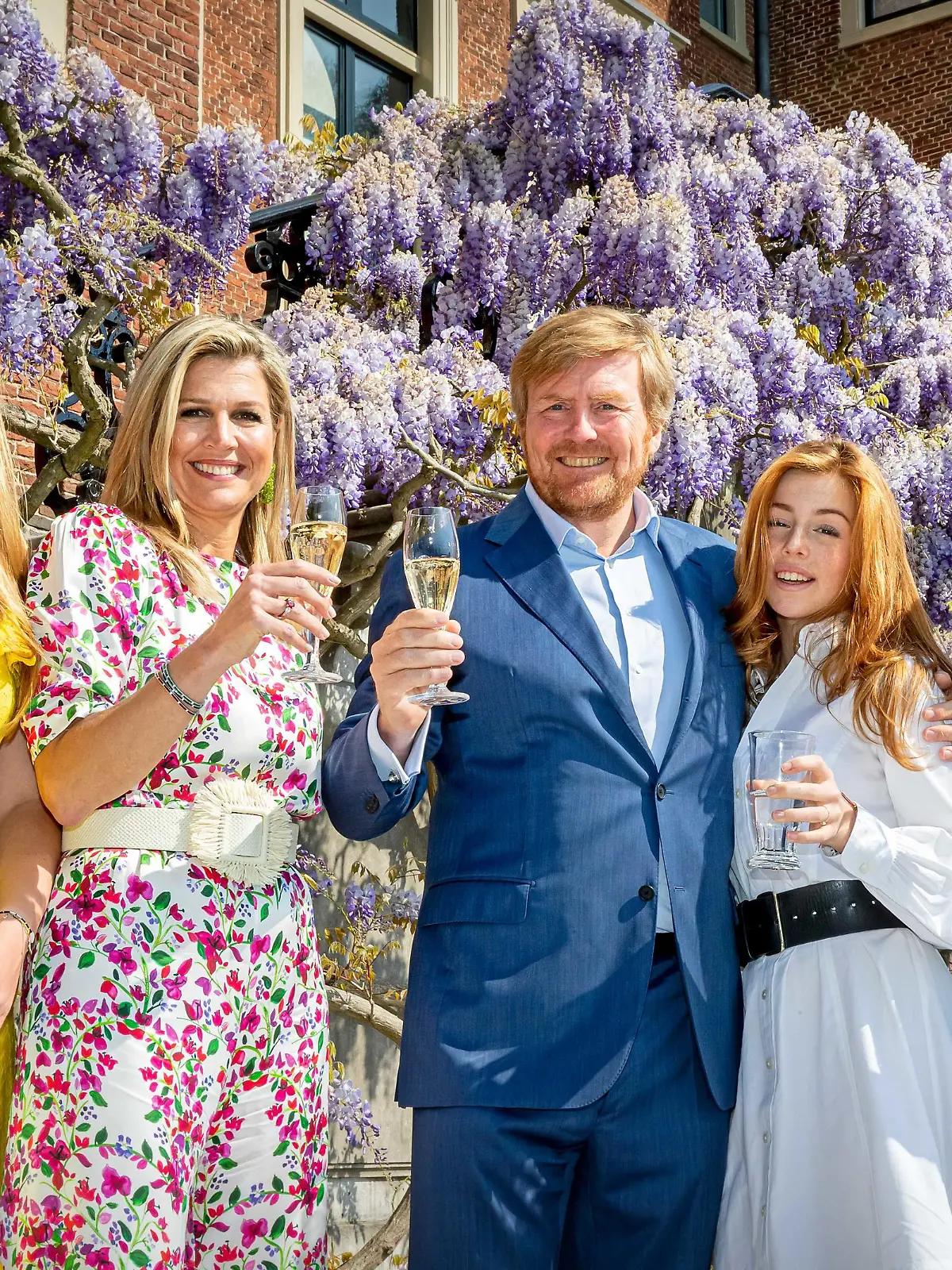 King Willem-Alexander and Queen Maxima of the Netherlands with their children Princess Amalia, Princess Alexia and Princess Ariane during the celebration of Kingsday 2020, the celebration of the Dutch King’s 53th birthday, this year in modified version at their home Royal Palace Huis ten Bosch, because of cancellation of the festivities because of the Coronavirus (COVID-19).

Pictured: Princess Amalia,Queen Maxima,King Willem-Alexander,Princess Alexia,Princess Ariane
Ref: SPL5164229 270420 NON-EXCLUSIVE
Picture by: Dutch PP / SplashNews.com

Splash News and Pictures
USA: +1 310-525-5808
London: +44 (0)20 8126 1009
Berlin: +49 175 3764 166
photodesk@splashnews.com

World Rights, No Netherlands Rights, No United Kingdom Rights
