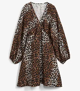Kleid in Leoparden-Muster mit betonter Taille