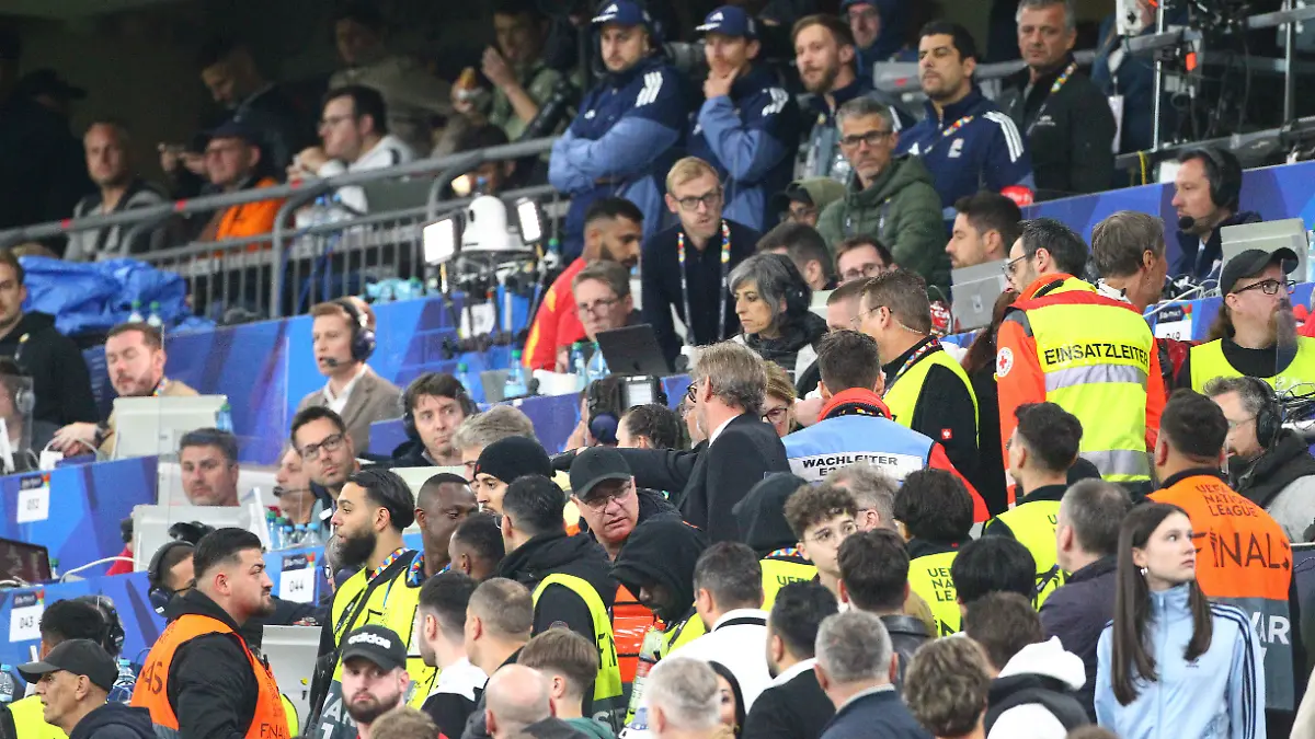 Fan stirbt beim Nations-League-Finale nach Sturz von der Tribüne
