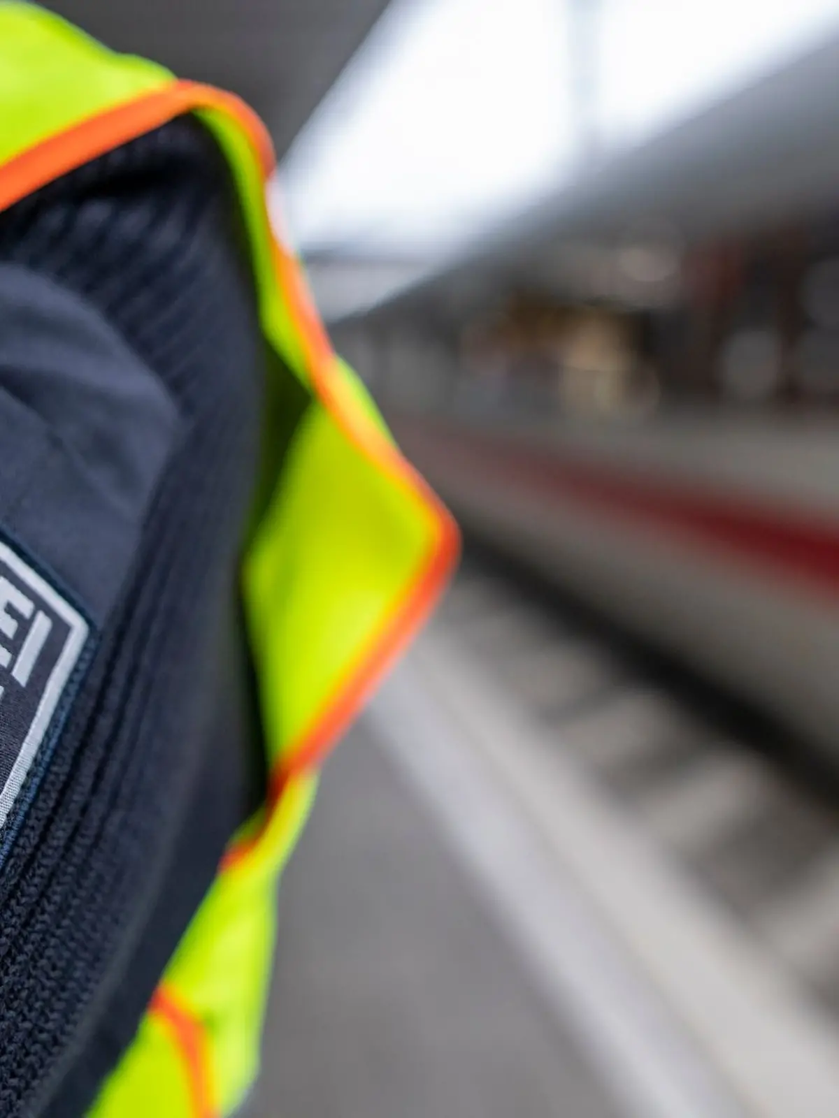 Bild zu: "ICE überrollt Mensch in Bahnhof Troisdorf"