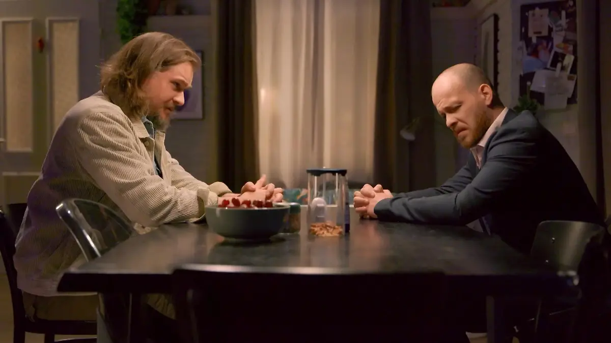 David legt vor Tobias eine Beichte ab „Unter uns“-Folge vom 16.06.25 auf RTL+