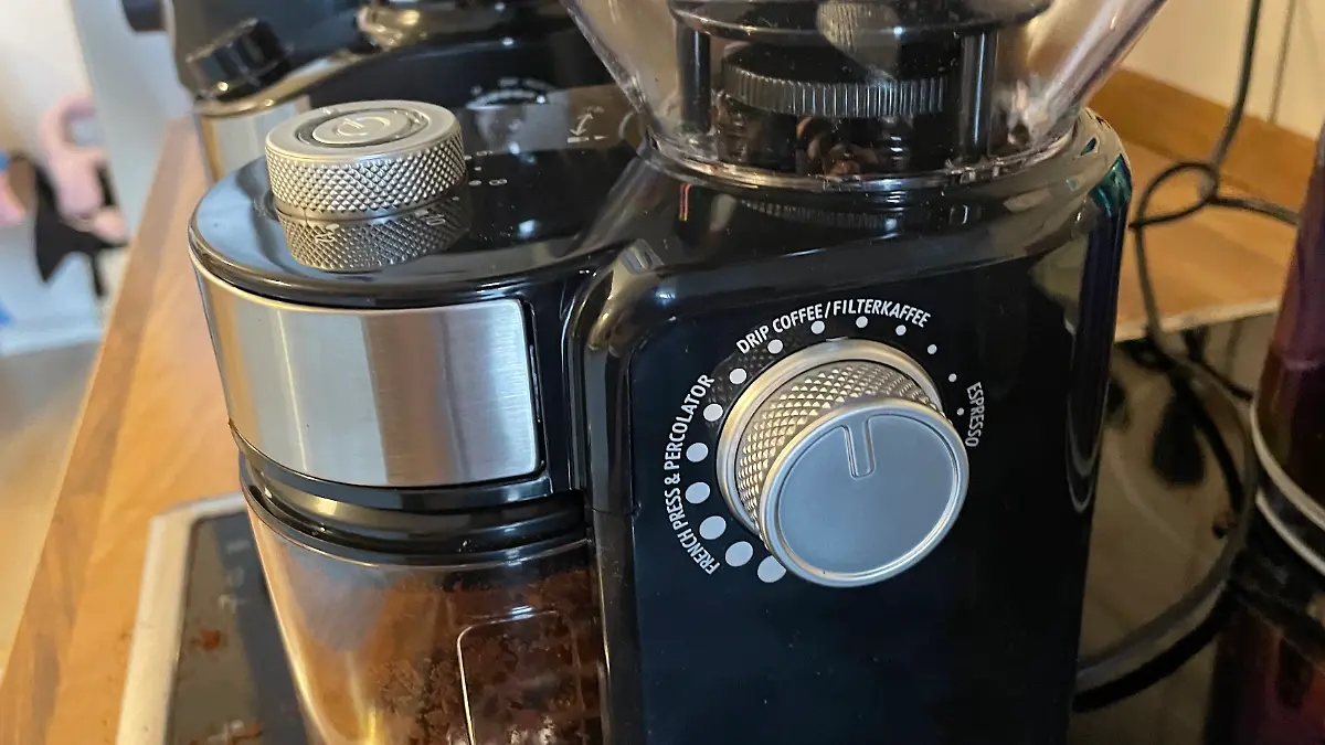 Drehschalter an der Caso Kaffeemühle im Close-up.