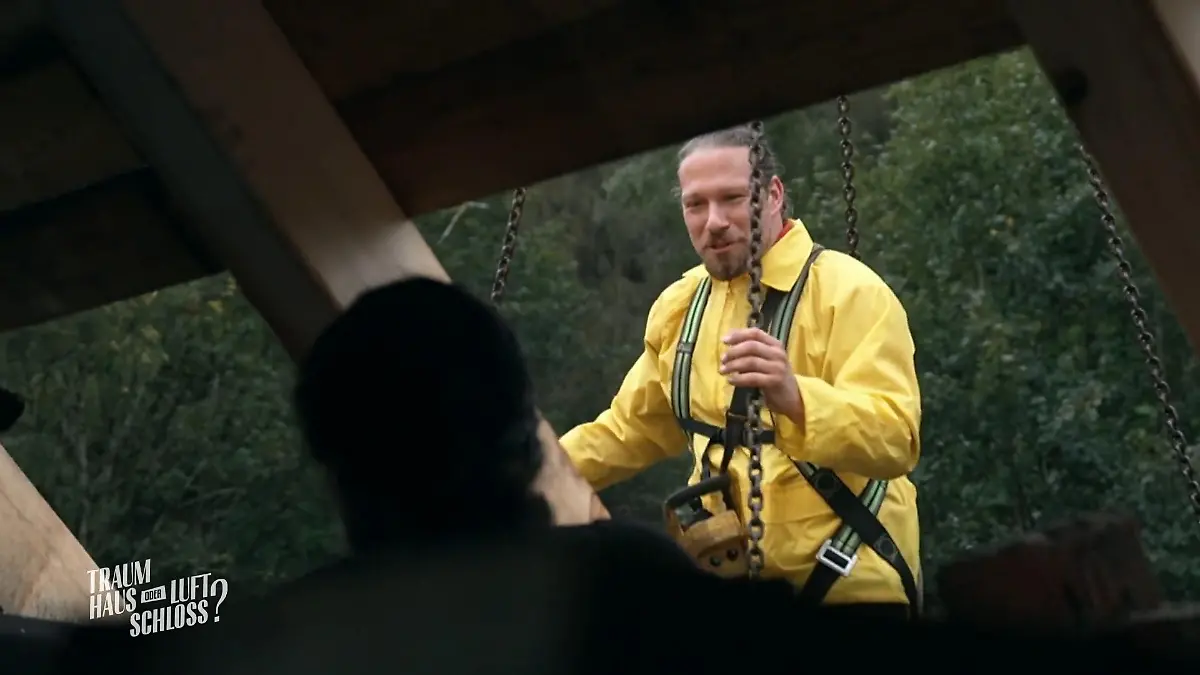 Chris trotzt dem Regen Kampf gegen das Loch