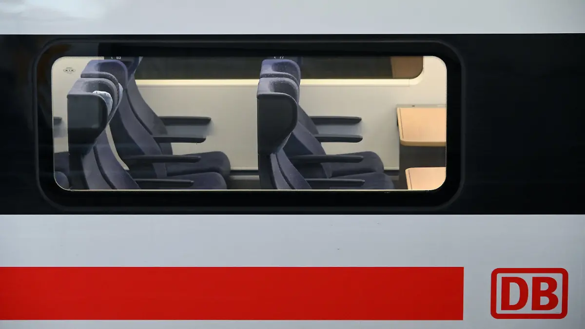Coronavirus - Leerer ICE am Bahnhof in Kassel