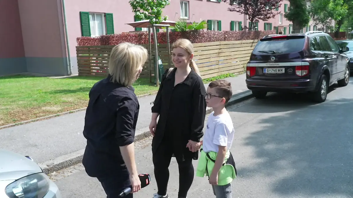 Anna und Darian nach Evakuierung eines Kindergartens und einer Schule in Graz