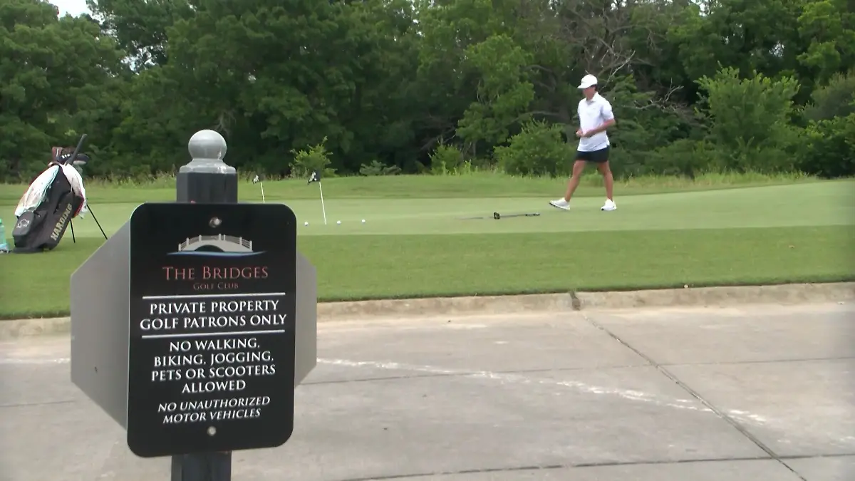 Bei einem Blitzeinschlag in Gunter (Texas, USA) ist ein Golfer gestorben.