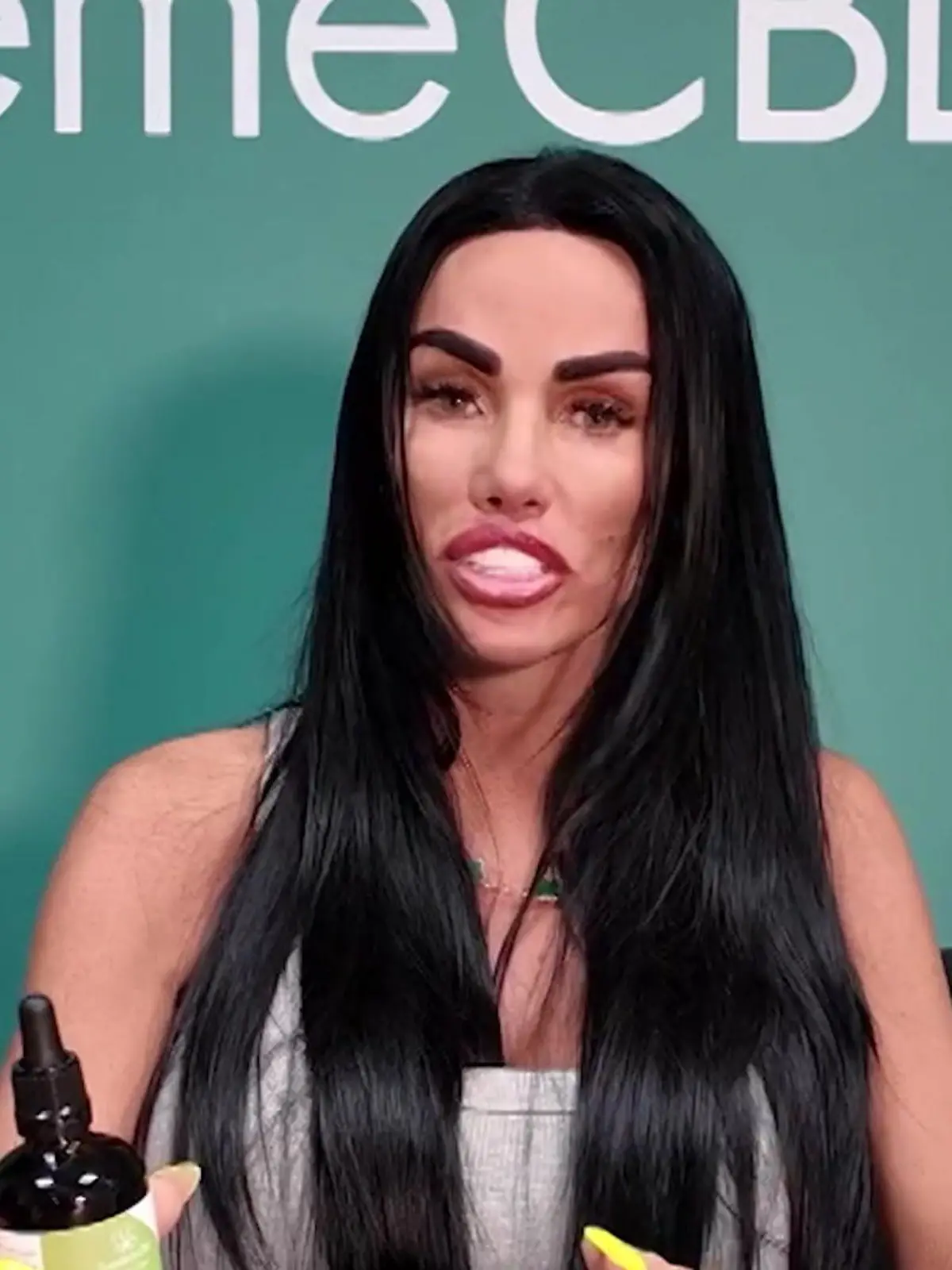 Ex Model schockt ohne Mimik